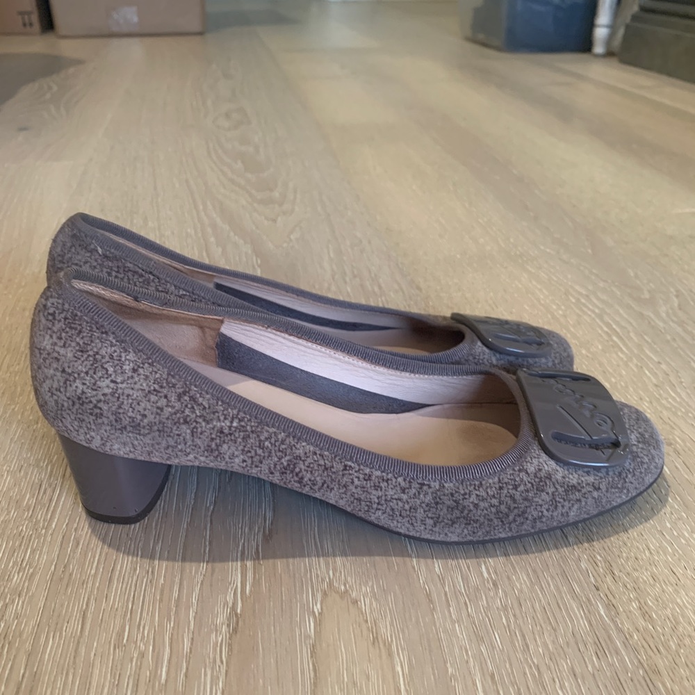 FERRAGAMO Low Heel Suede Pumps Sz 8